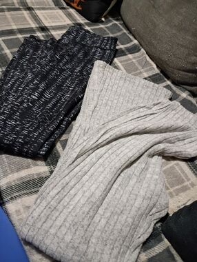 Bundle Of 2 Pairs Of Size Medium Pants-a2